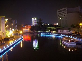 River One Hostel *
