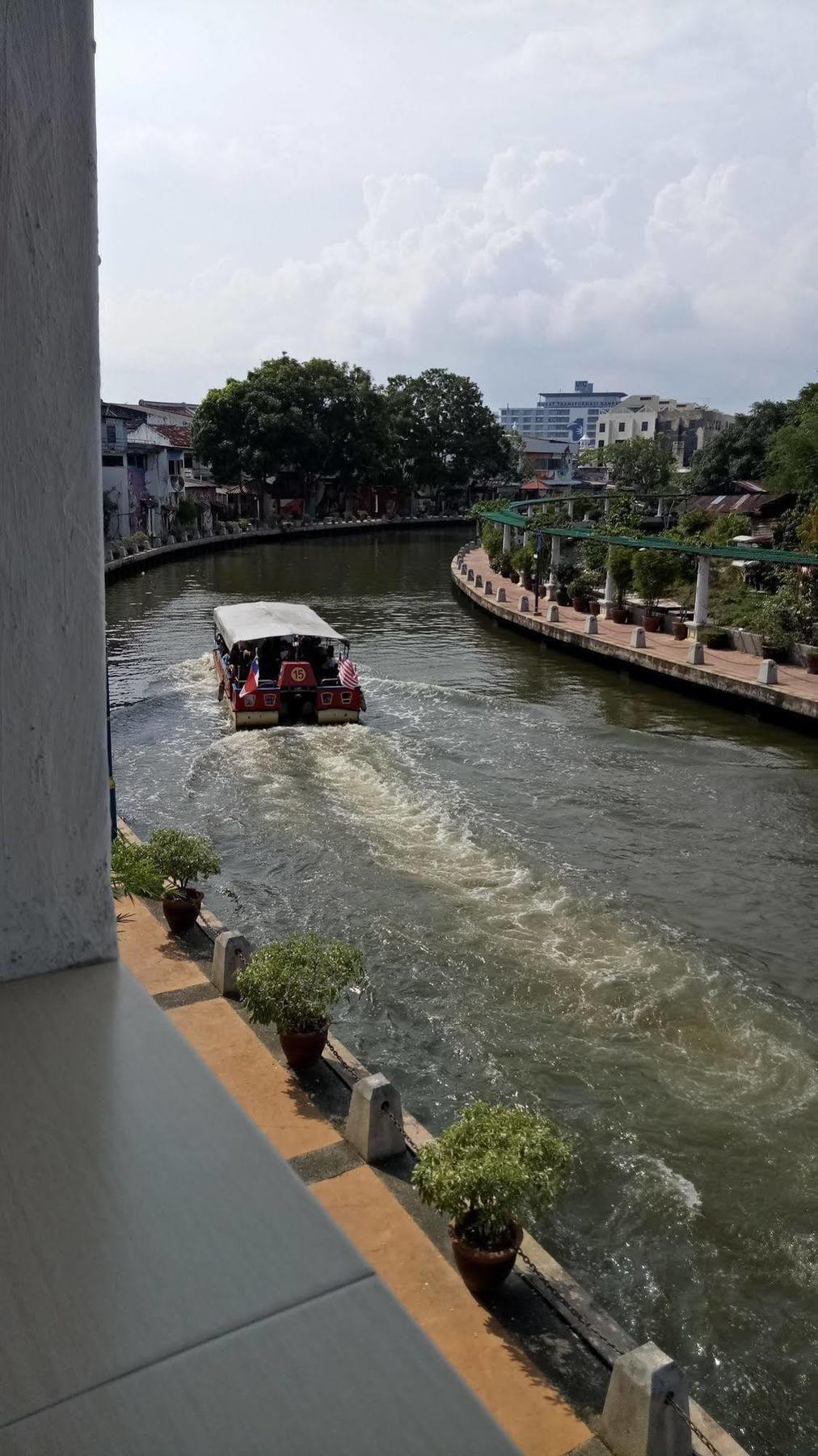River One Hostel *