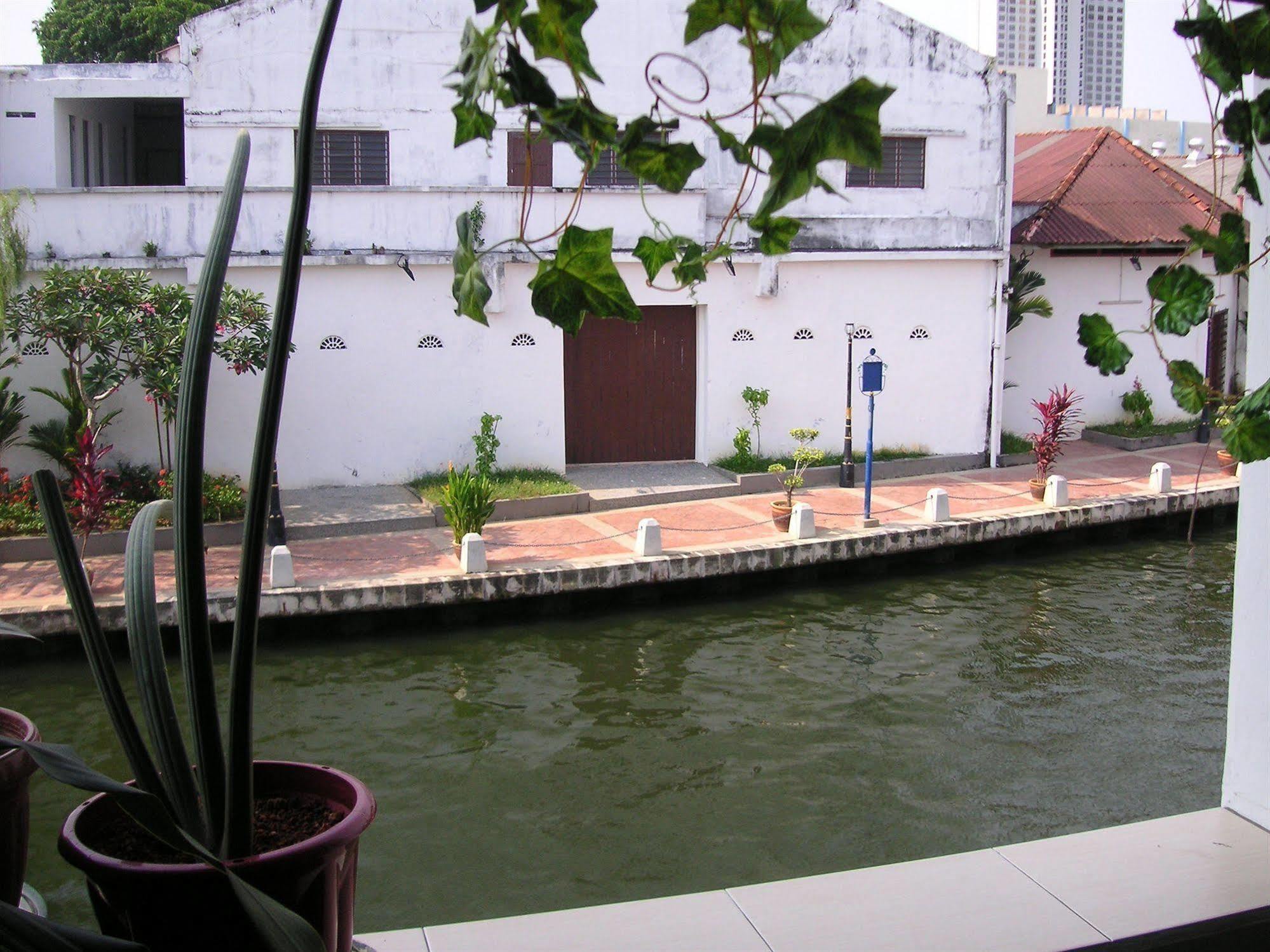 Hostel River One